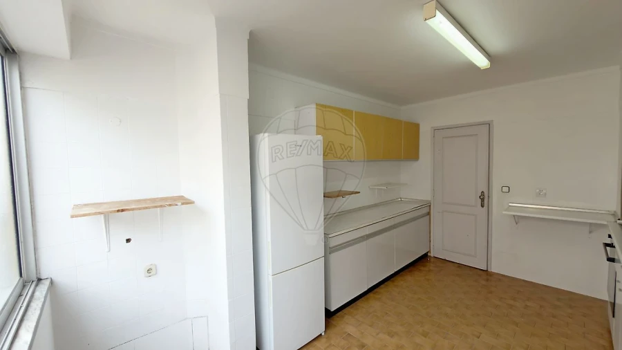 Apartamento T2 para Venda em Carregado e Cadafais Foto 12