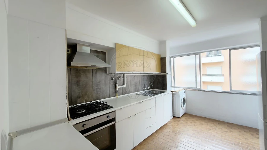 Apartamento T2 para Venda em Carregado e Cadafais Foto 4