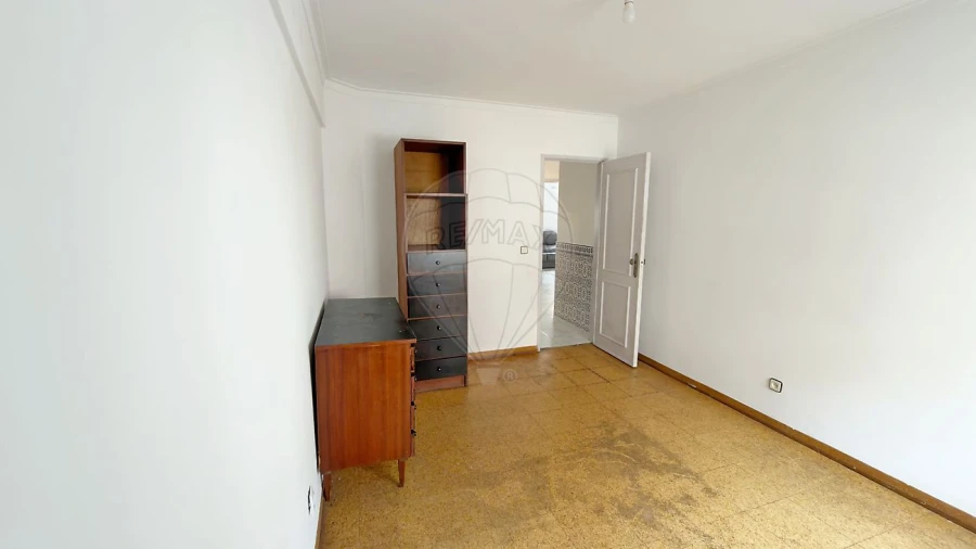 Apartamento T2 para Venda em Carregado e Cadafais Foto 31
