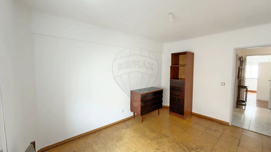 Apartamento T2 para Venda em Carregado e Cadafais Foto 32