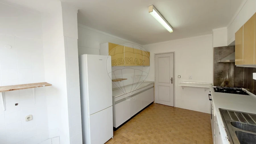 Apartamento T2 para Venda em Carregado e Cadafais Foto 13
