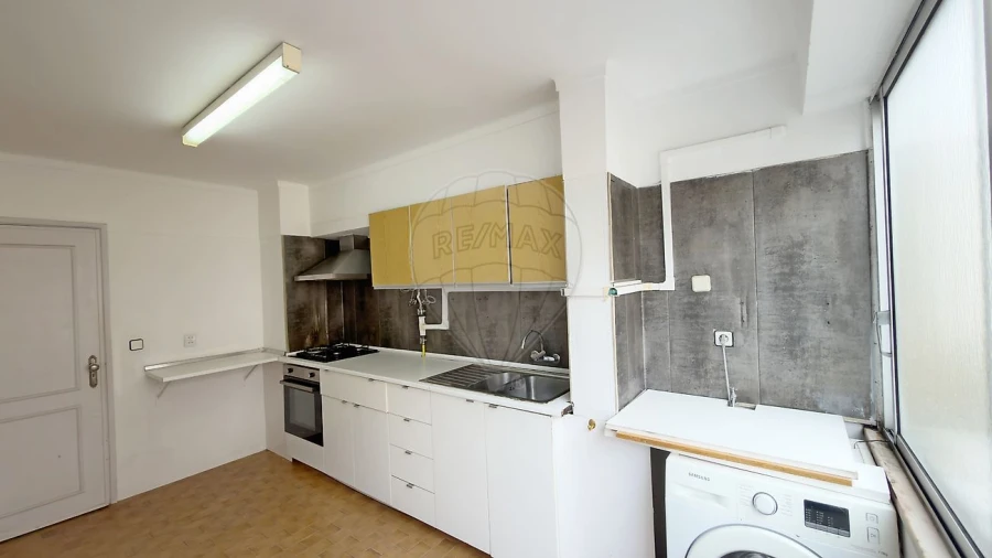 Apartamento T2 para Venda em Carregado e Cadafais Foto 11