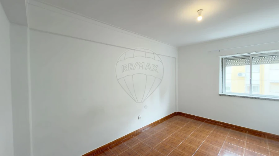 Apartamento T2 para Venda em Carregado e Cadafais Foto 21