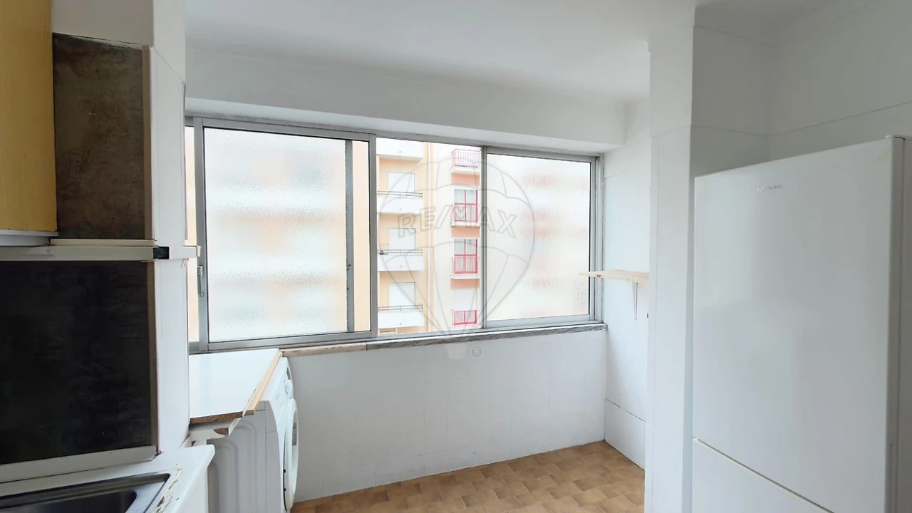 Apartamento T2 para Venda em Carregado e Cadafais Foto 14