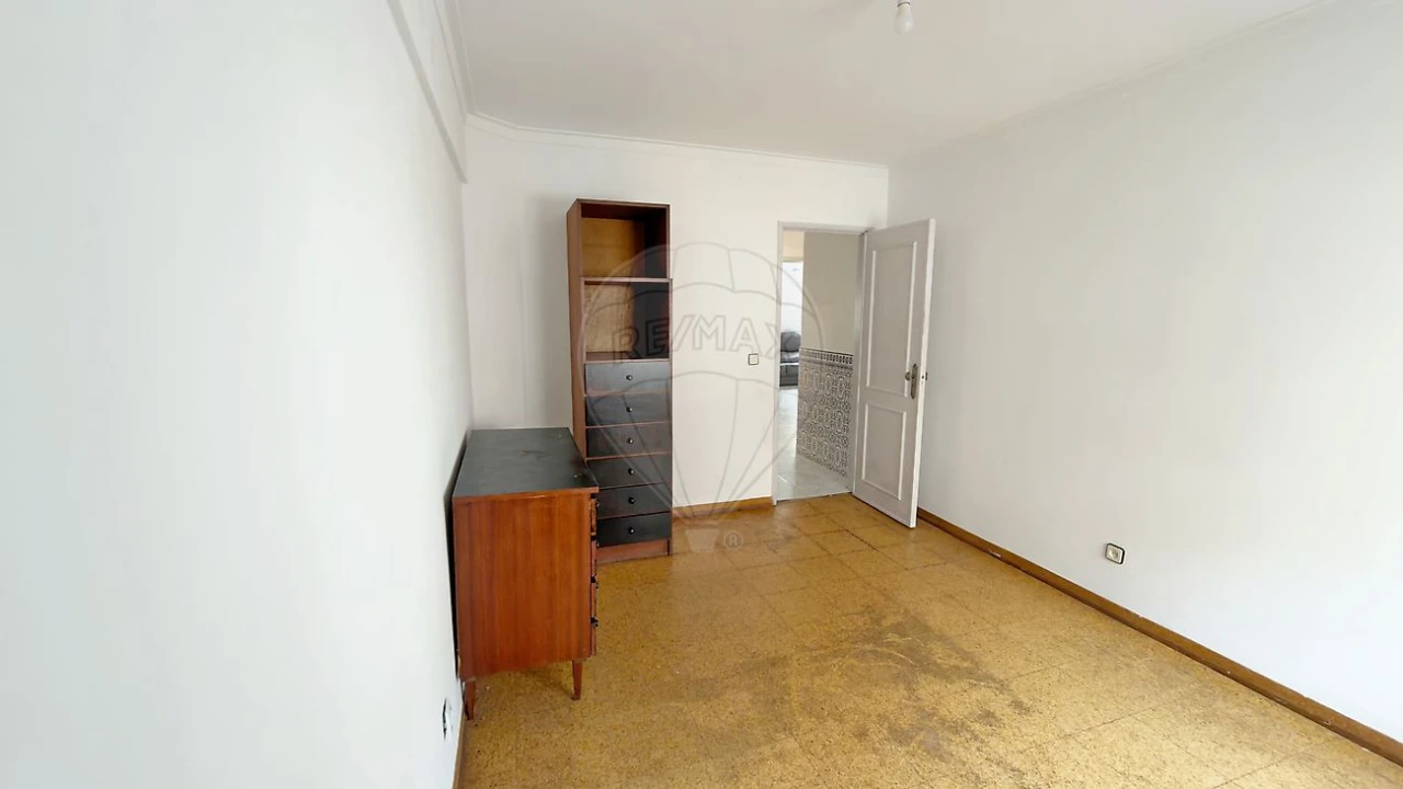 Apartamento T2 para Venda em Carregado e Cadafais Foto 31