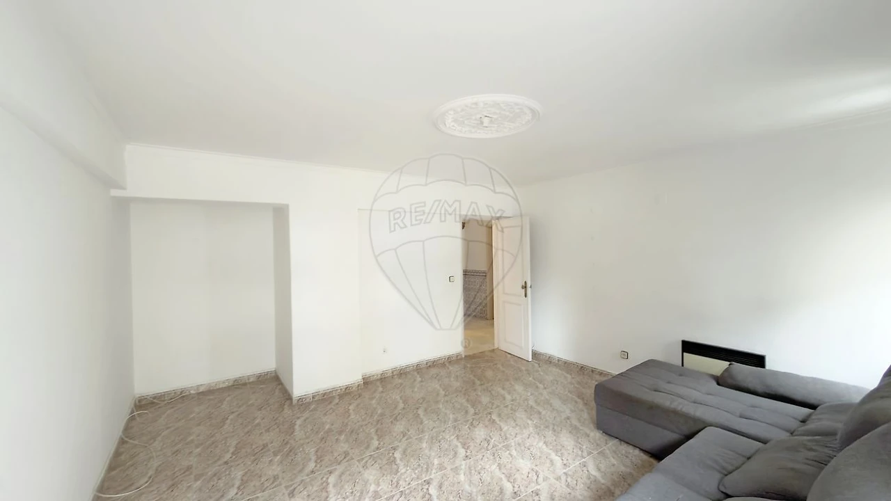 Apartamento T2 para Venda em Carregado e Cadafais Foto 19