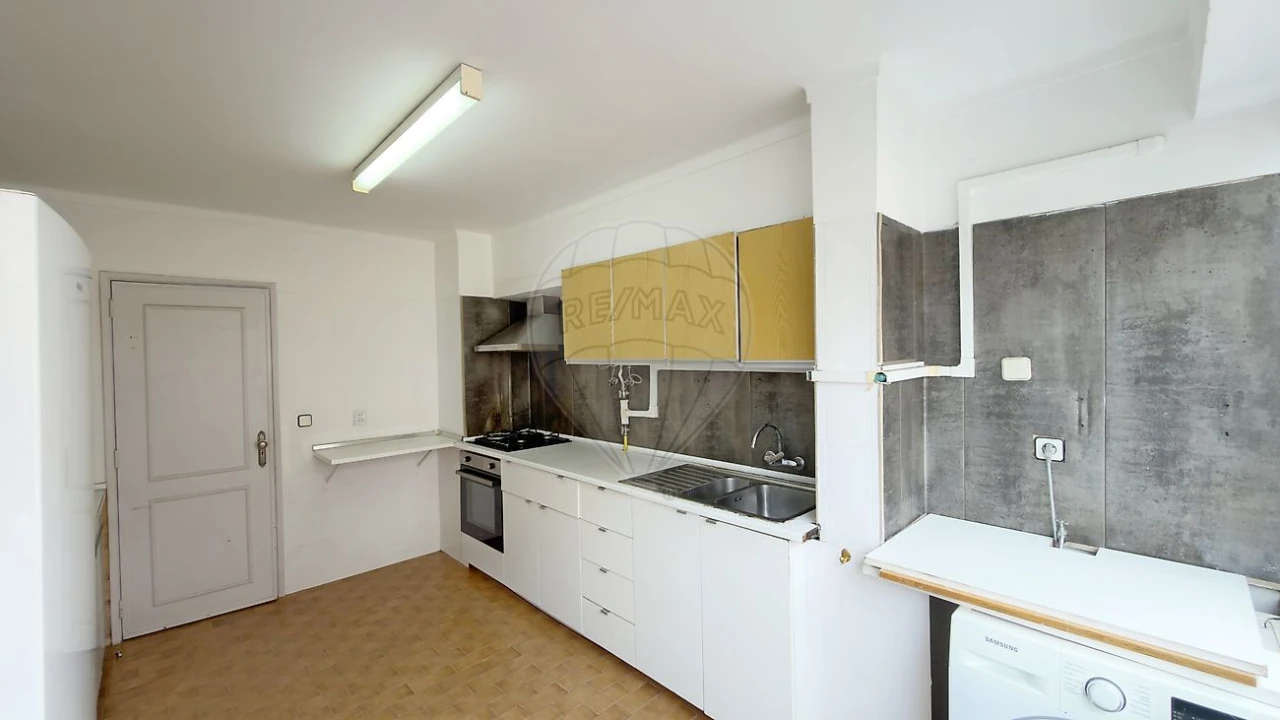 Apartamento T2 para Venda em Carregado e Cadafais Foto 7