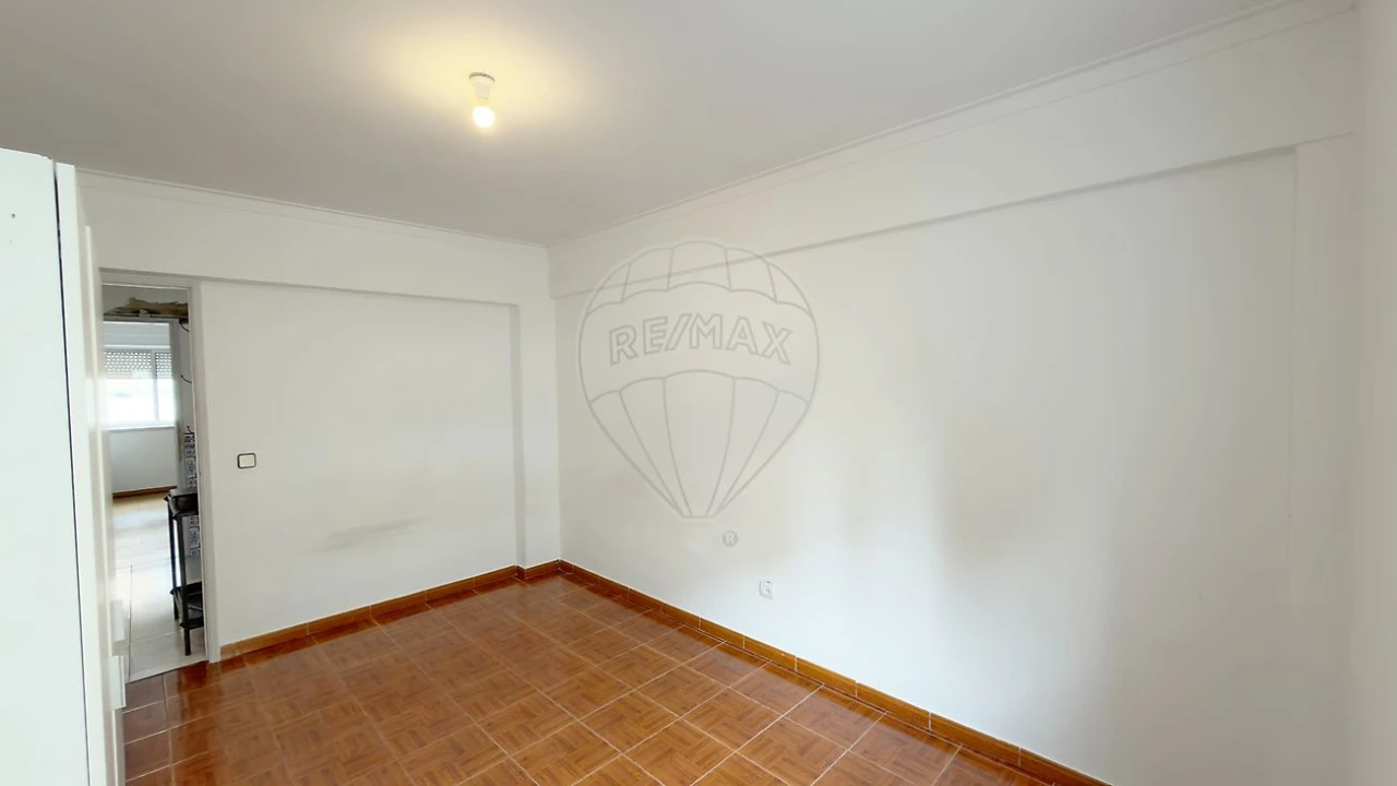 Apartamento T2 para Venda em Carregado e Cadafais Foto 24