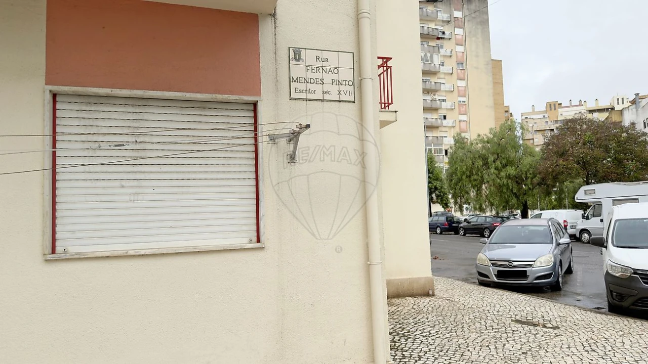 Apartamento T2 para Venda em Carregado e Cadafais Foto 35