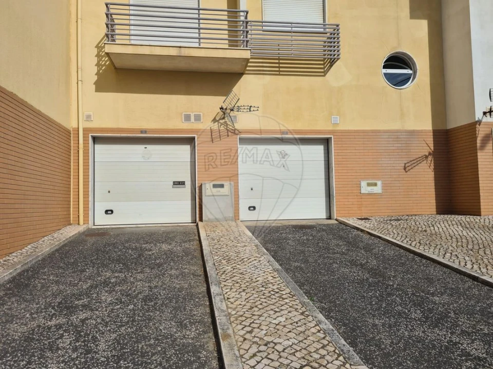 Garagem para Venda em Alverca do Ribatejo e Sobralinho Foto 1