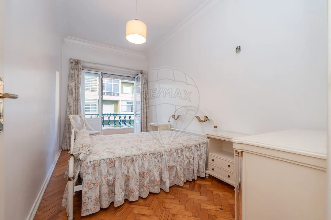 Apartamento T3 para Arrendamento em Alvalade Foto 24