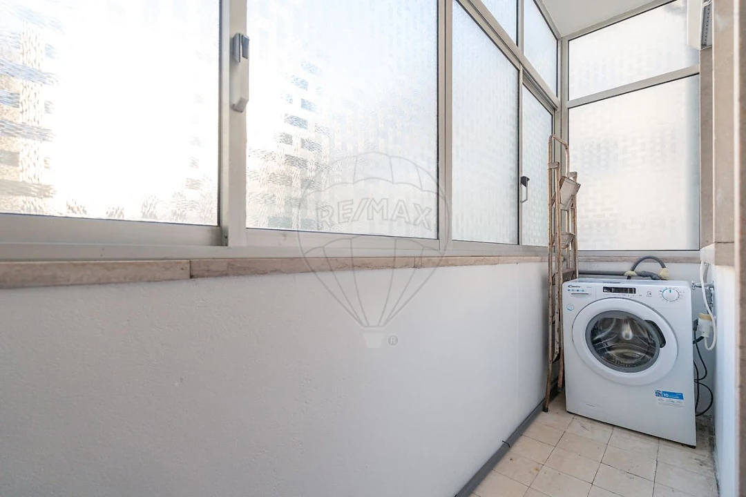 Apartamento T3 para Arrendamento em Alvalade Foto 28