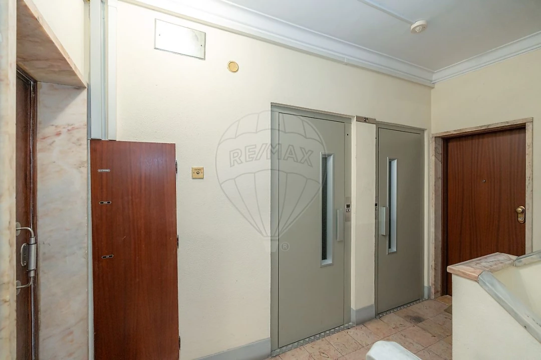 Apartamento T3 para Arrendamento em Alvalade Foto 4