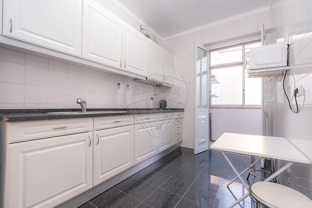 Apartamento T3 para Arrendamento em Alvalade Foto 18