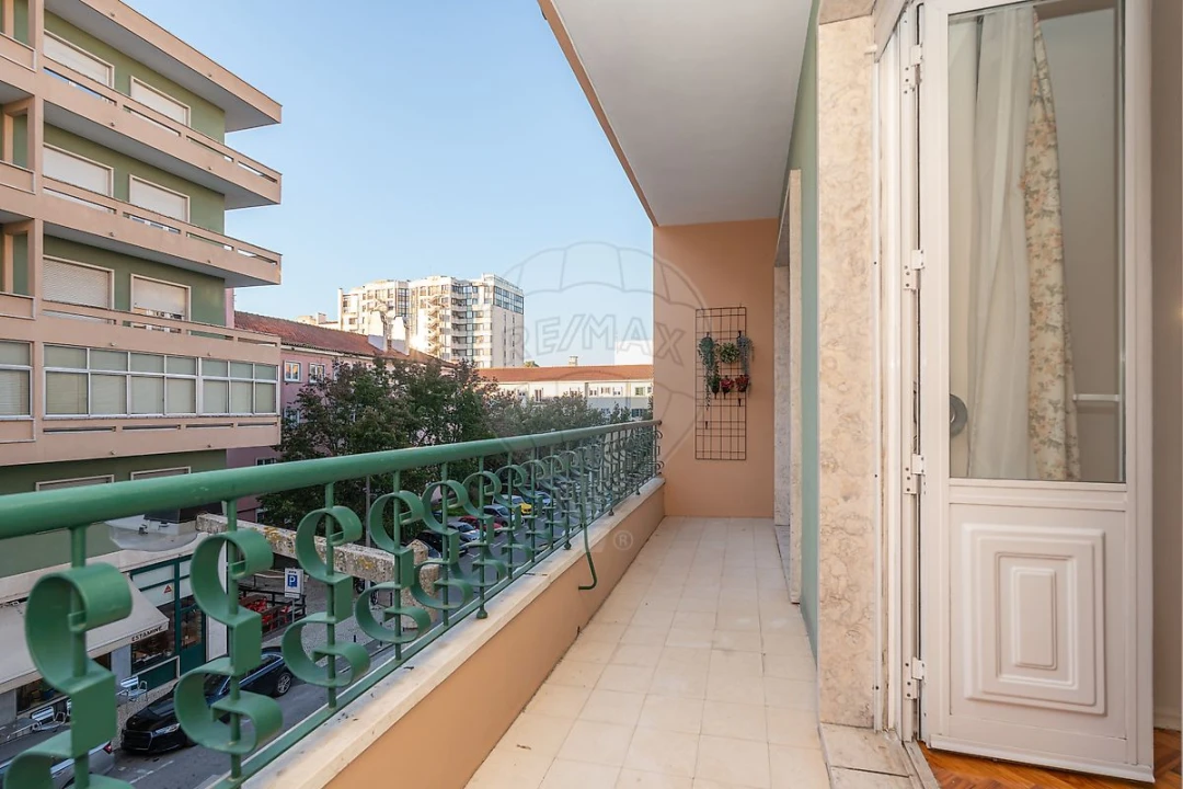 Apartamento T3 para Arrendamento em Alvalade Foto 14