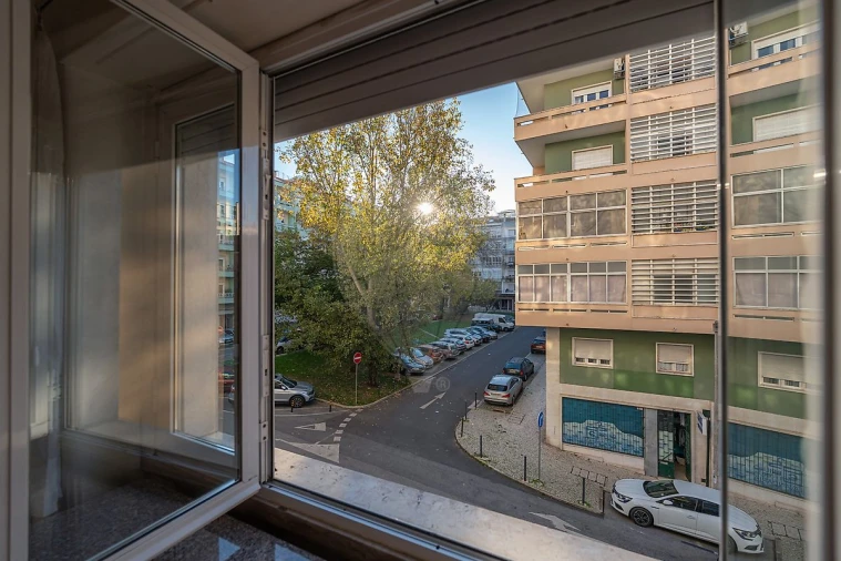 Apartamento T3 para Arrendamento em Alvalade Foto 31