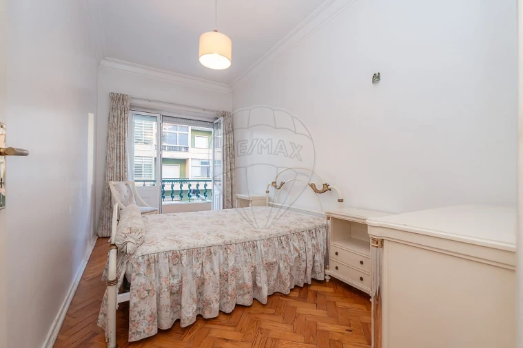 Apartamento T3 para Arrendamento em Alvalade Foto 24