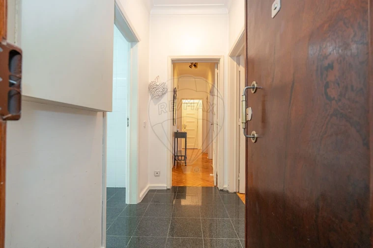 Apartamento T3 para Arrendamento em Alvalade Foto 5