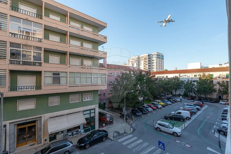 Apartamento T3 para Arrendamento em Alvalade Foto 20