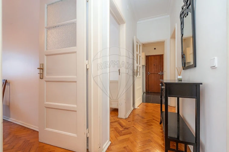 Apartamento T3 para Arrendamento em Alvalade Foto 19