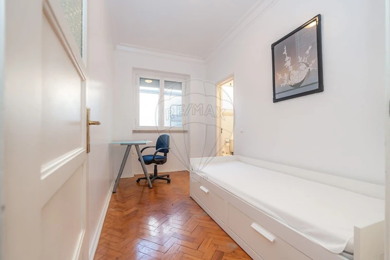 Apartamento T3 para Arrendamento em Alvalade Foto 10