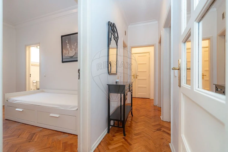 Apartamento T3 para Arrendamento em Alvalade Foto 9