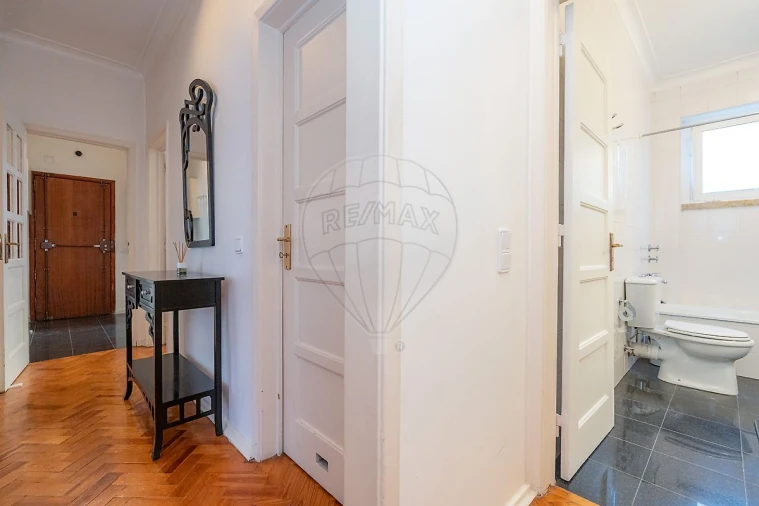 Apartamento T3 para Arrendamento em Alvalade Foto 12