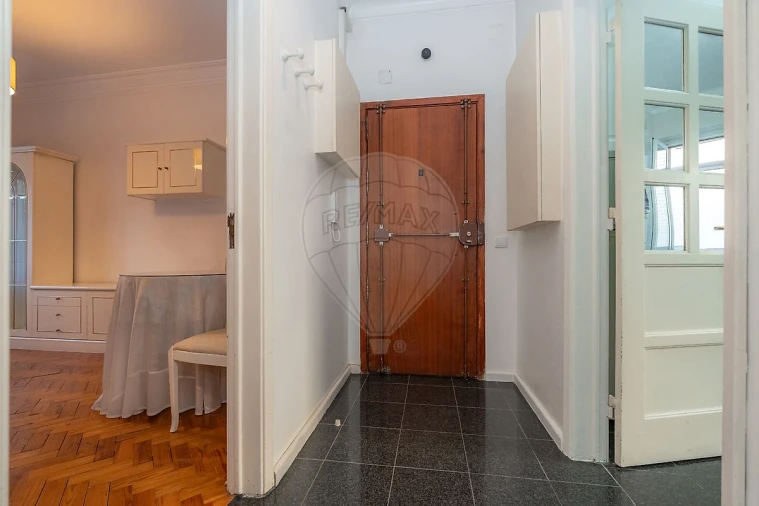Apartamento T3 para Arrendamento em Alvalade Foto 6