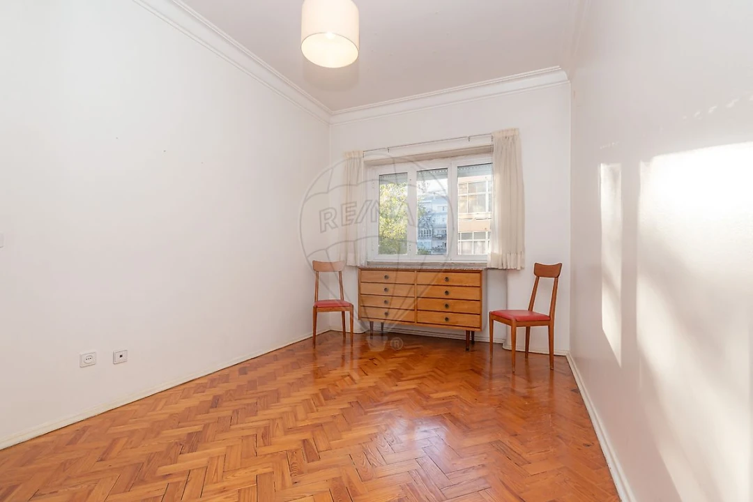 Apartamento T3 para Arrendamento em Alvalade Foto 15