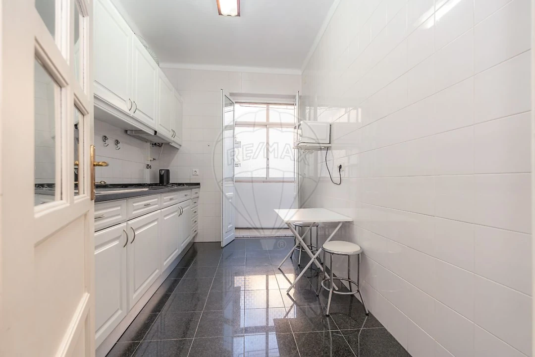 Apartamento T3 para Arrendamento em Alvalade Foto 8