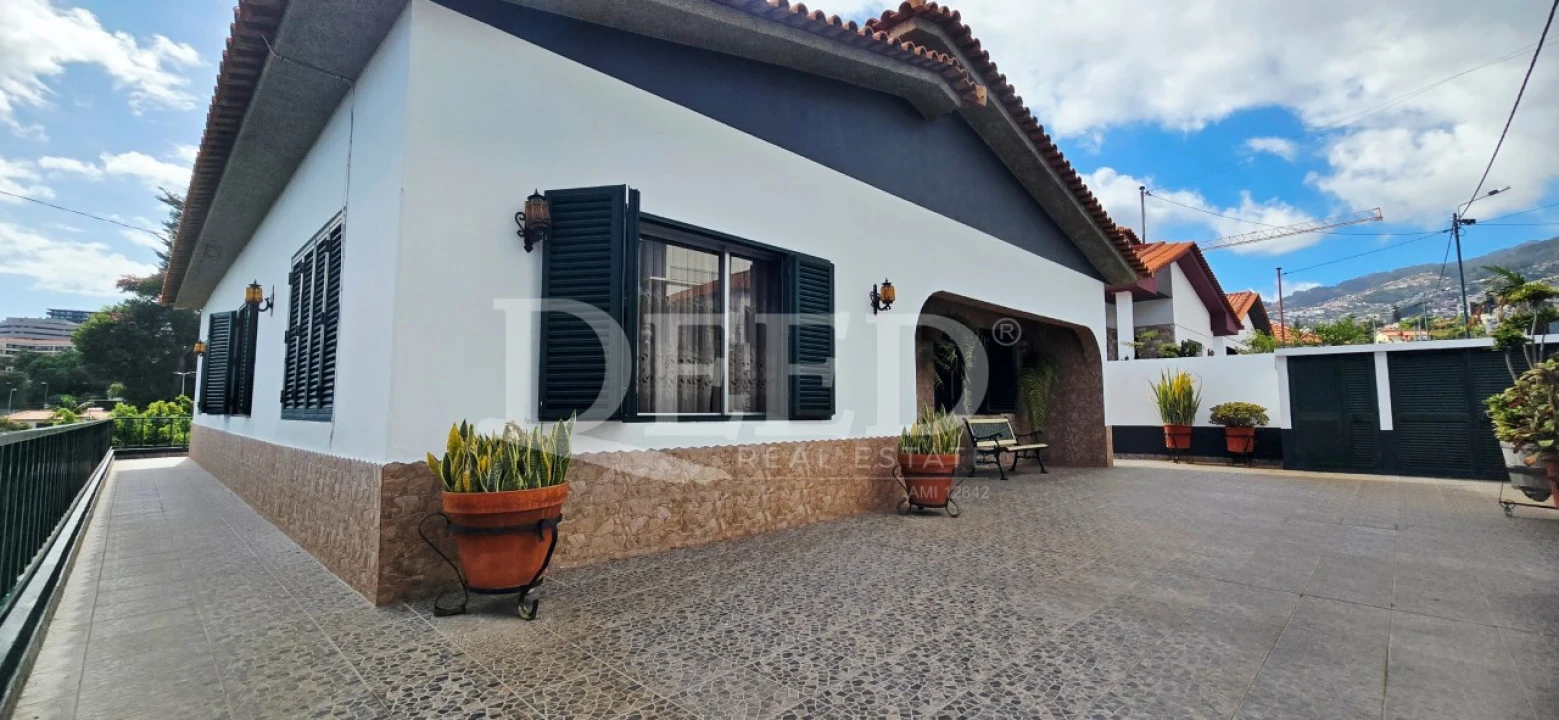 Moradia T9 para Venda em Funchal (São Pedro) Foto 3