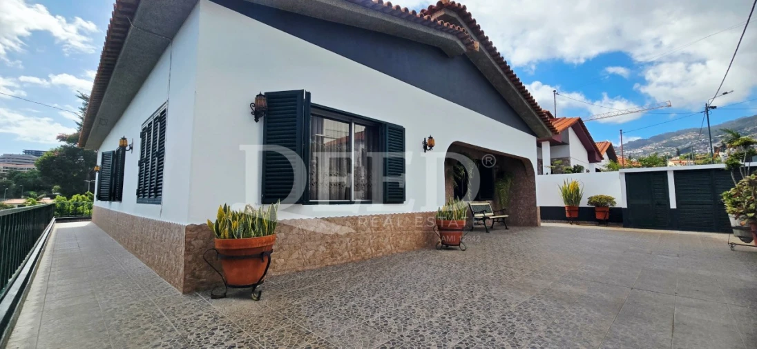 Moradia T9 para Venda em Funchal (São Pedro) Foto 3