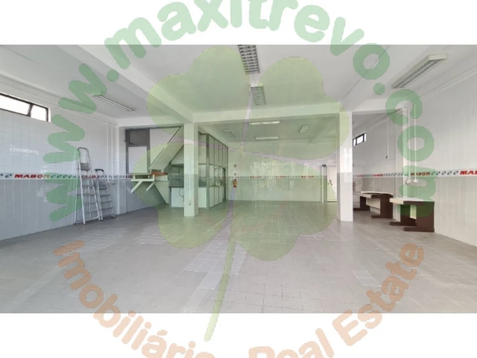 Armazém para Venda em Fernao Ferro Foto 2