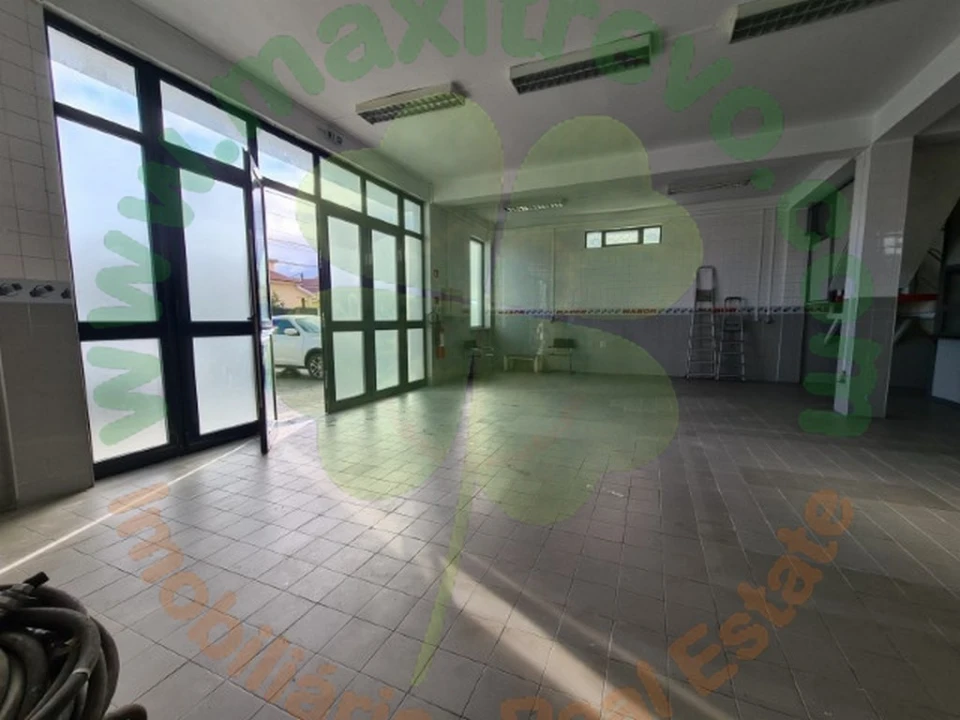 Armazém para Venda em Fernao Ferro Foto 3