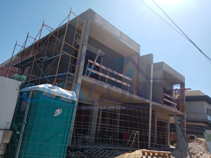 Moradia T4 para Venda em Fernao Ferro Foto 1