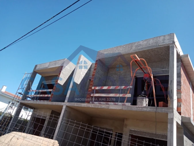 Moradia T4 para Venda em Fernao Ferro Foto 2