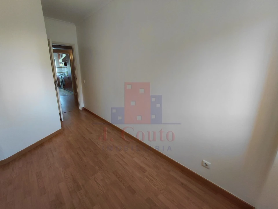 Apartamento T3 para Arrendamento em Caldas da Rainha - Santo Onofre e Serra do Bouro Foto 10