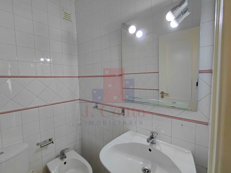 Apartamento T3 para Arrendamento em Caldas da Rainha - Santo Onofre e Serra do Bouro Foto 12