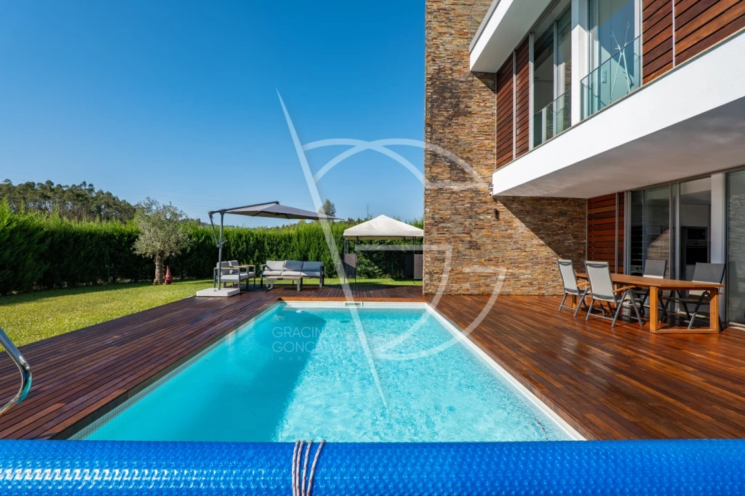 Moradia T4 para Venda em Água Longa Foto 18