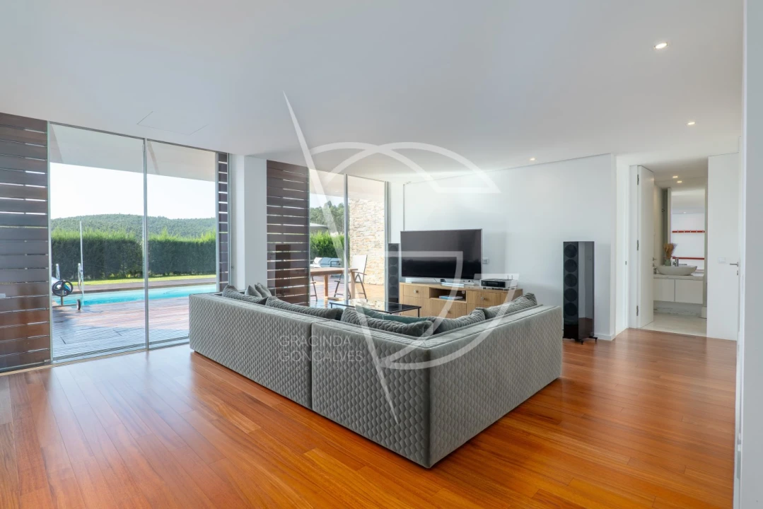 Moradia T4 para Venda em Água Longa Foto 30