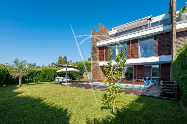 Moradia T4 para Venda em Água Longa Foto 1