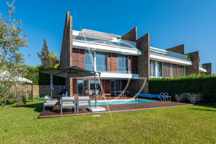 Moradia T4 para Venda em Água Longa Foto 19