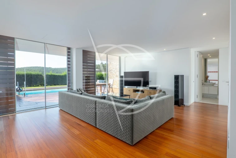 Moradia T4 para Venda em Água Longa Foto 30