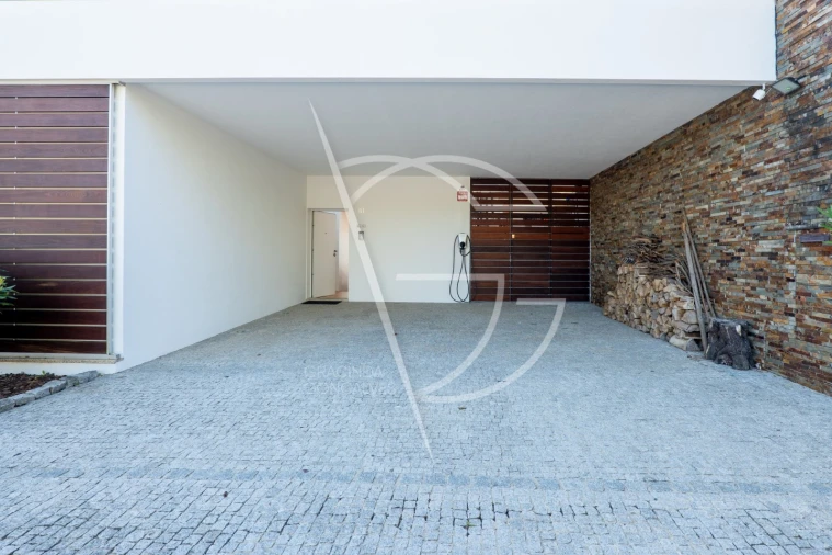 Moradia T4 para Venda em Água Longa Foto 40