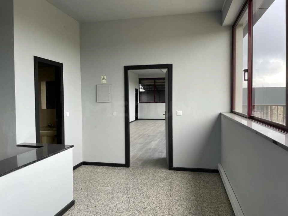 Armazém para Arrendamento em Esmeriz e Cabeçudos Foto 10