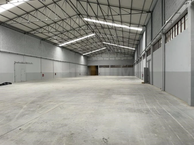 Armazém para Arrendamento em Esmeriz e Cabeçudos