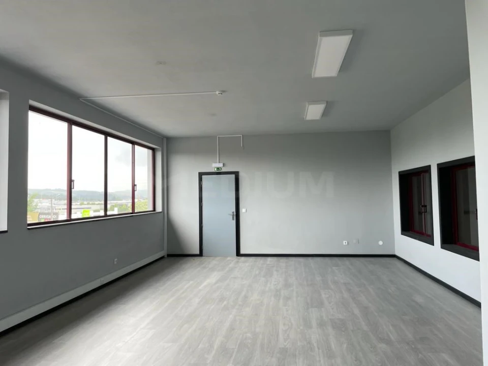 Armazém para Arrendamento em Esmeriz e Cabeçudos Foto 11