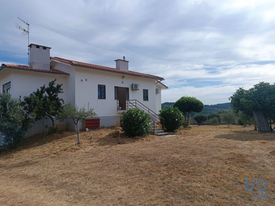 Moradia T4 para Venda em Vimioso Foto 6