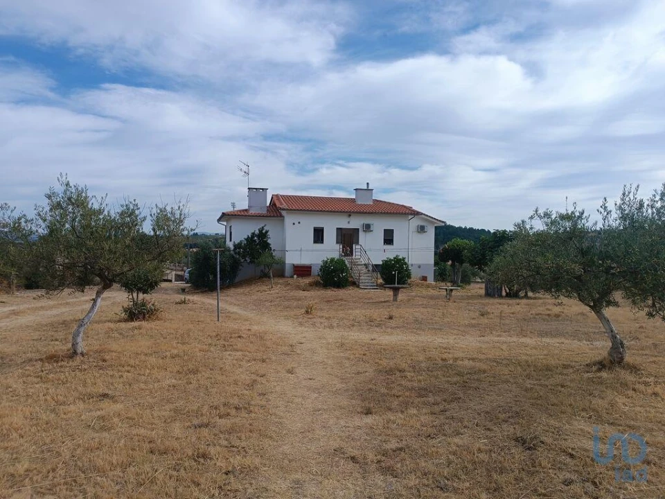 Moradia T4 para Venda em Vimioso Foto 3