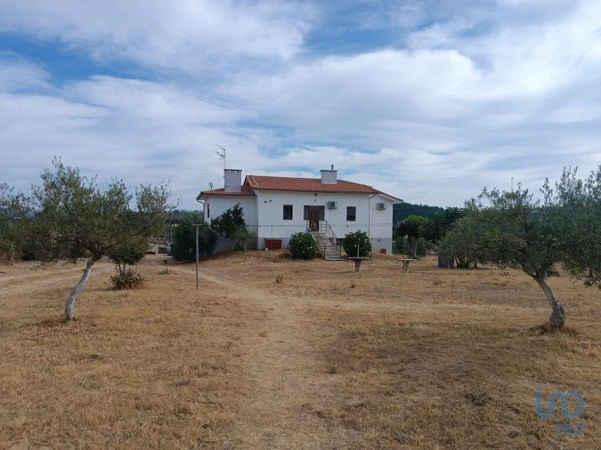 Moradia T4 para Venda em Vimioso Foto 4